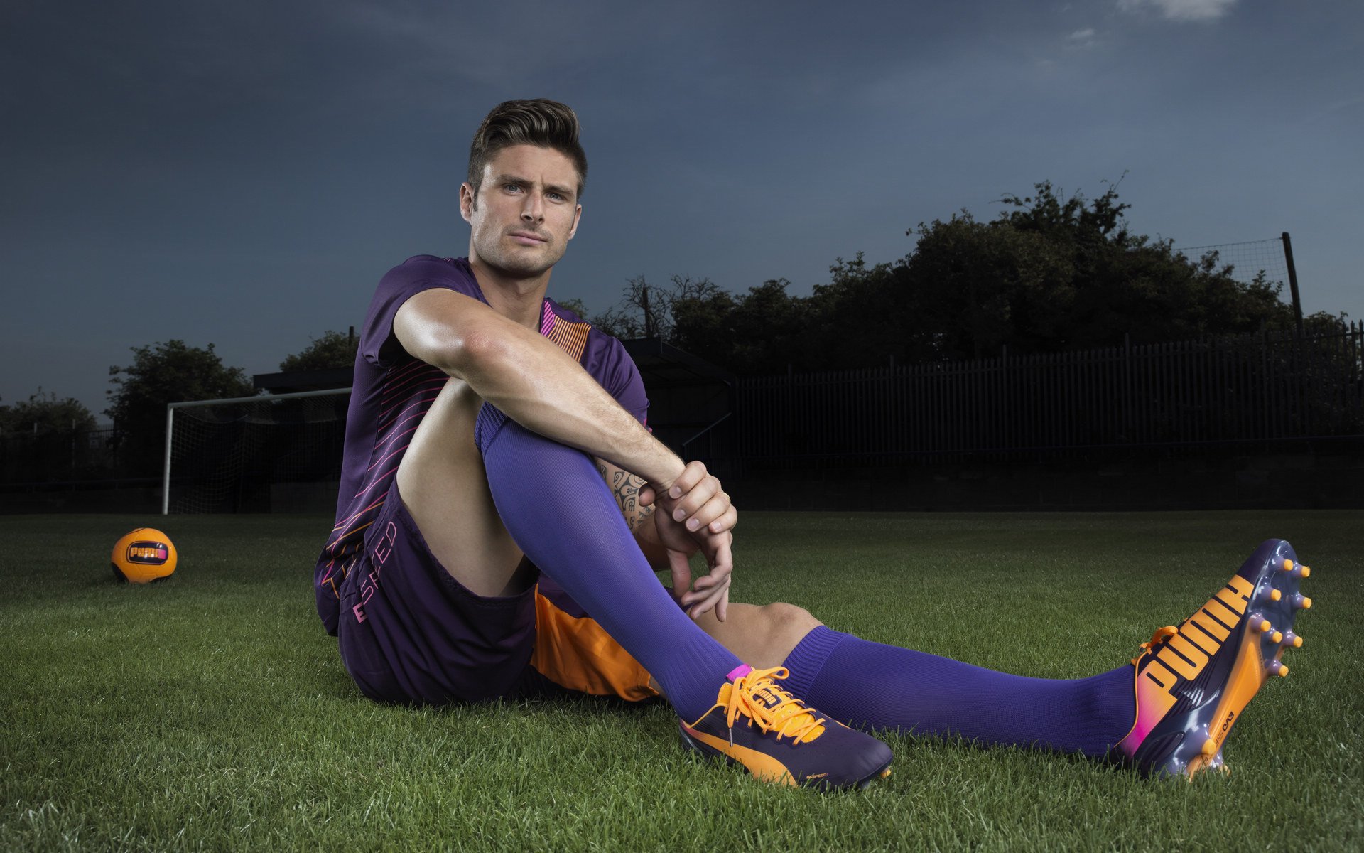 “金牛区城北体育馆：舞者们挑战动作极限，运动舞蹈赛场上演速度与优雅的碰撞”